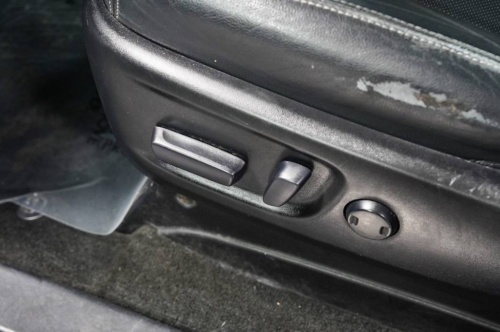 Thumbnail: 2015 Toyota Sienna - 27