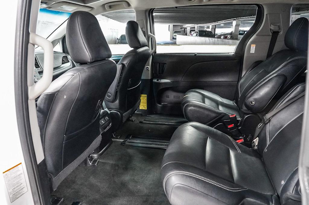 Thumbnail: 2015 Toyota Sienna - 12