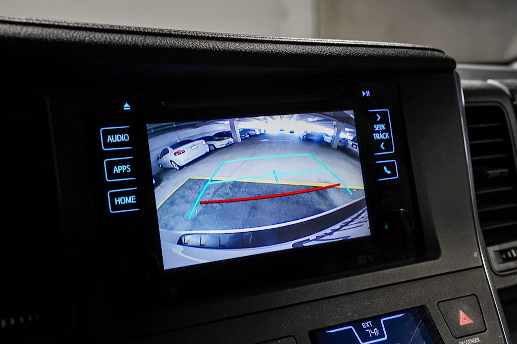 Thumbnail: 2015 Toyota Sienna - 28