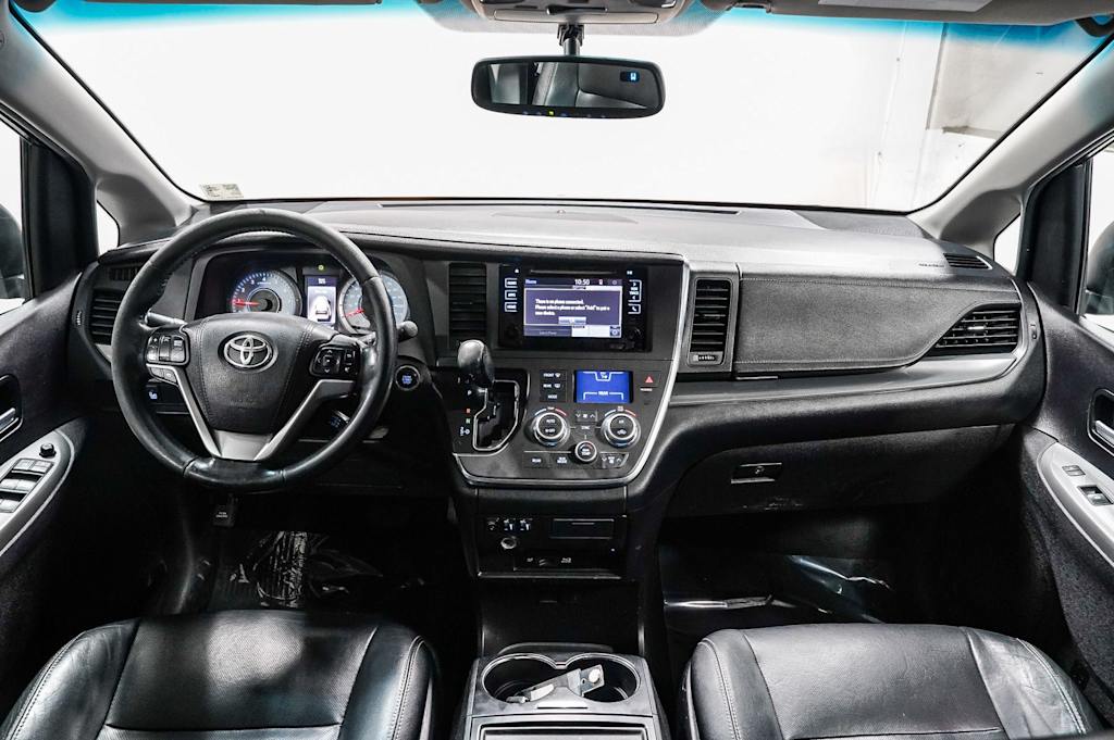 Thumbnail: 2015 Toyota Sienna - 2