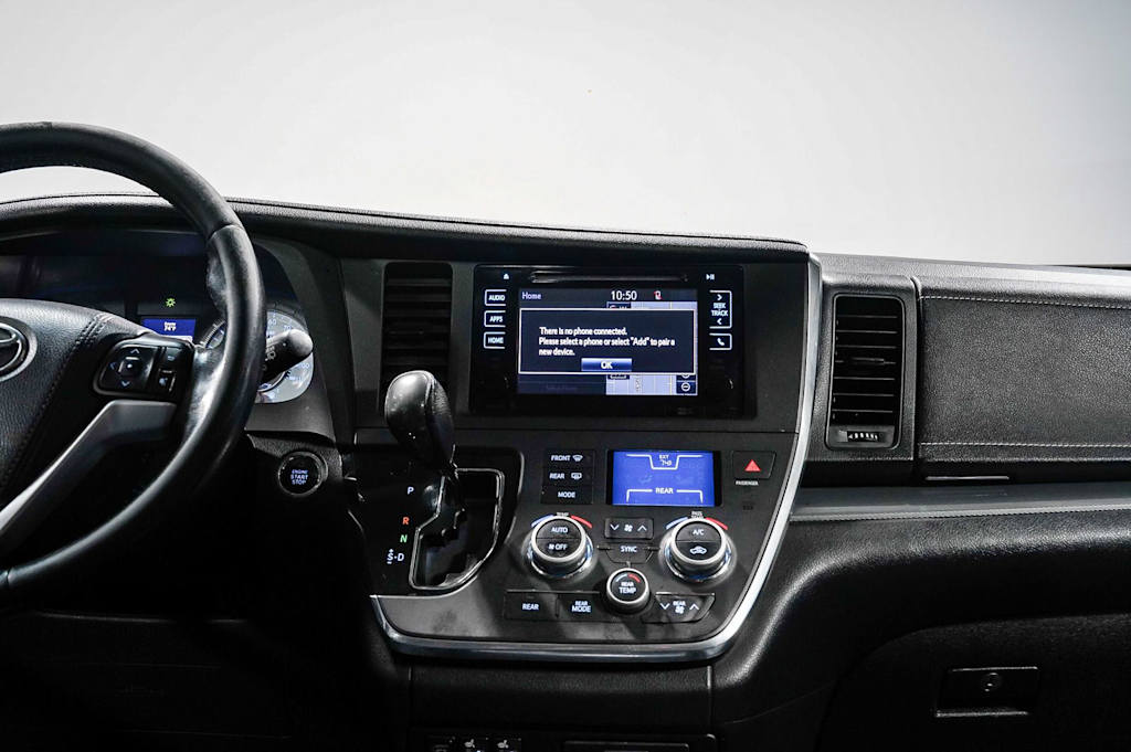 Thumbnail: 2015 Toyota Sienna - 9