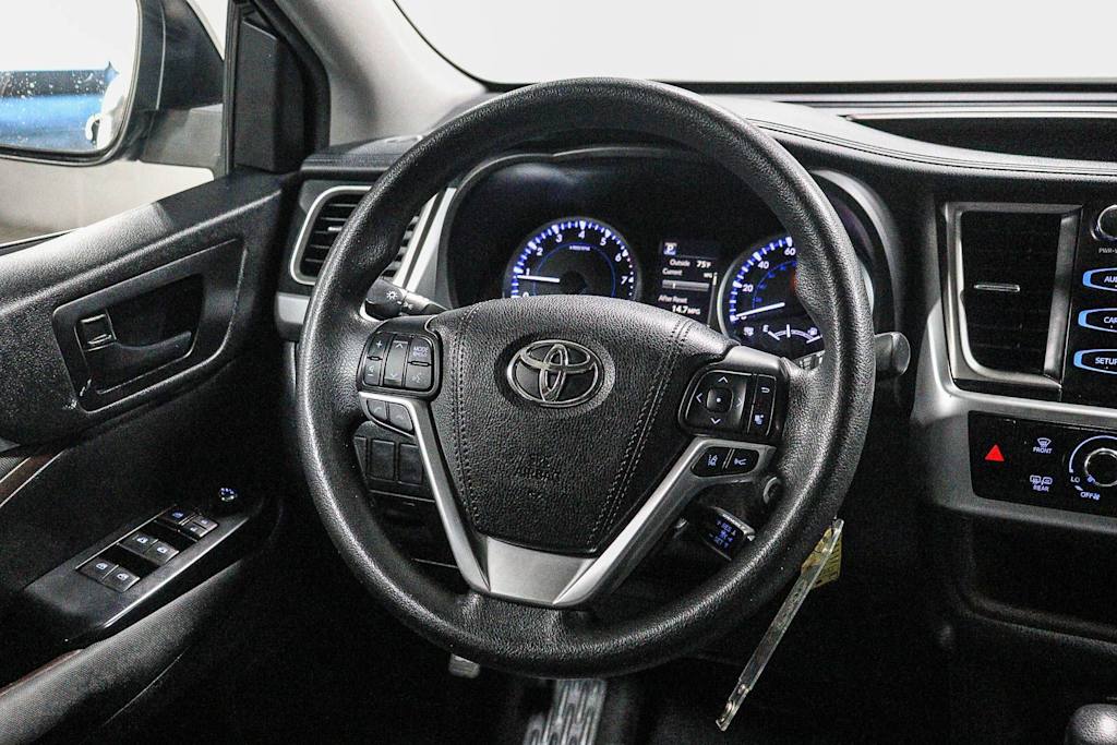 Thumbnail: 2018 Toyota Highlander - 8