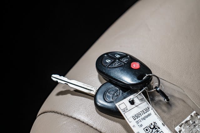 Thumbnail: 2013 Toyota Highlander - 18