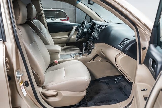 Thumbnail: 2013 Toyota Highlander - 10