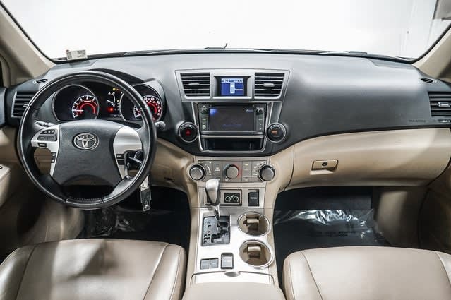 Thumbnail: 2013 Toyota Highlander - 2