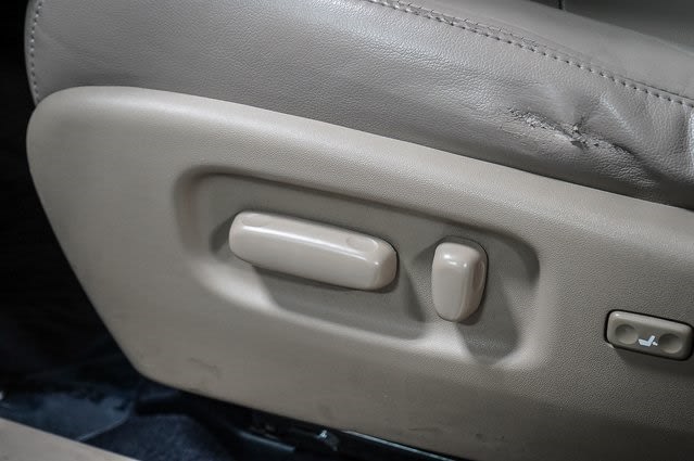 Thumbnail: 2013 Toyota Highlander - 27