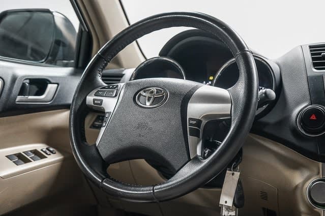 Thumbnail: 2013 Toyota Highlander - 13
