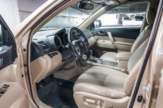 Thumbnail: 2013 Toyota Highlander - 11