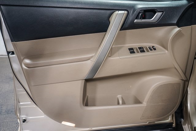 Thumbnail: 2013 Toyota Highlander - 26