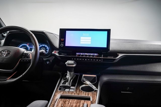Thumbnail: 2025 Toyota Sienna - 9