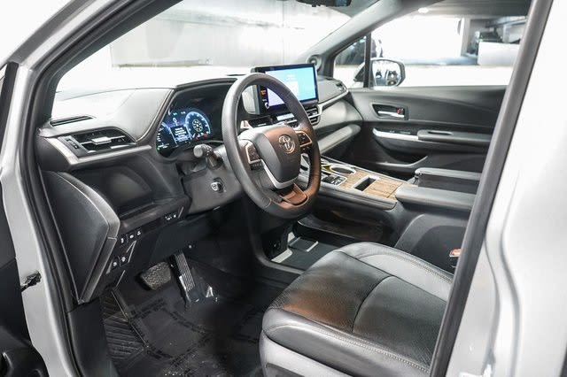 Thumbnail: 2025 Toyota Sienna - 14