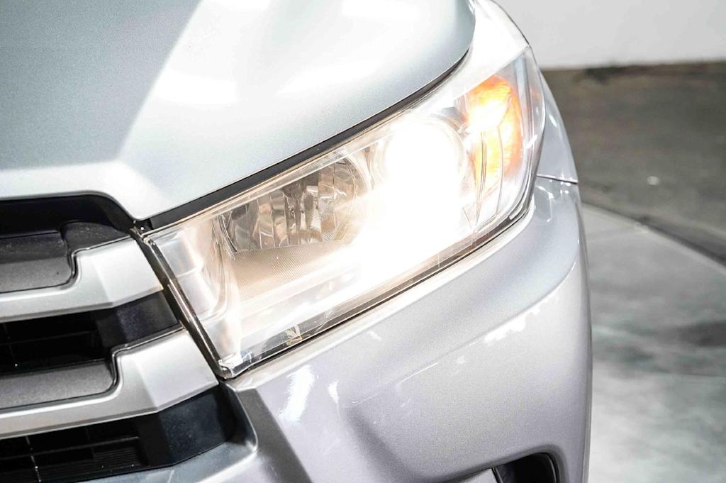 Thumbnail: 2019 Toyota Highlander - 21