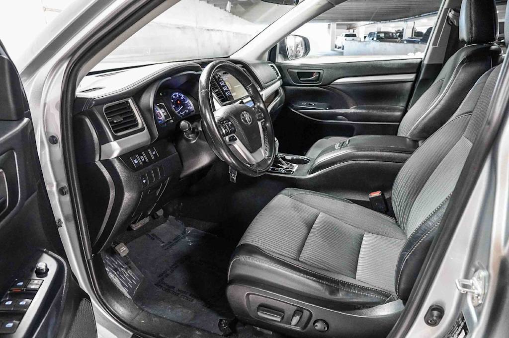 Thumbnail: 2019 Toyota Highlander - 11