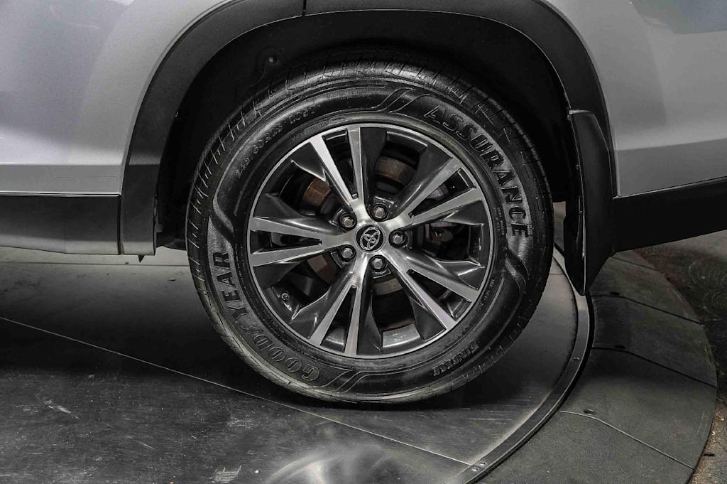 Thumbnail: 2019 Toyota Highlander - 22