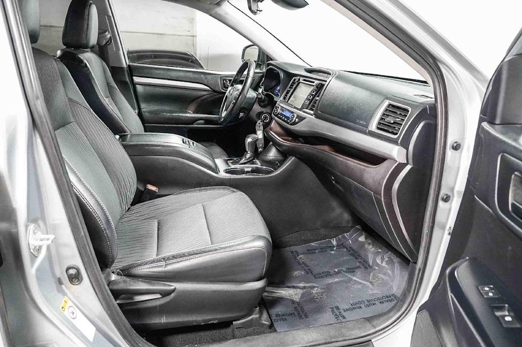 Thumbnail: 2019 Toyota Highlander - 10