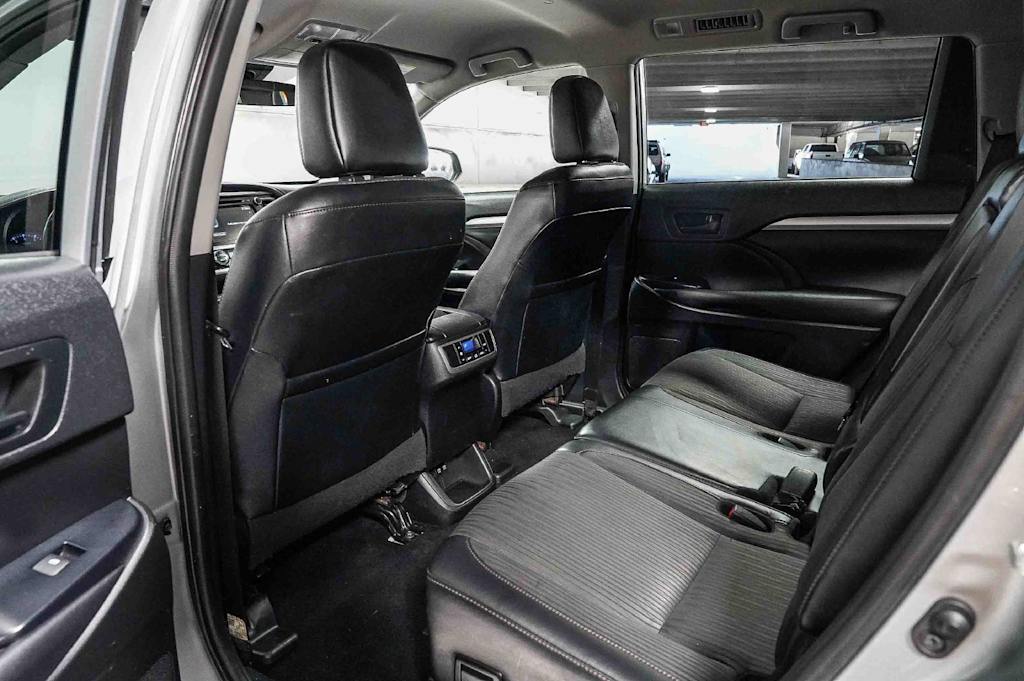 Thumbnail: 2019 Toyota Highlander - 12
