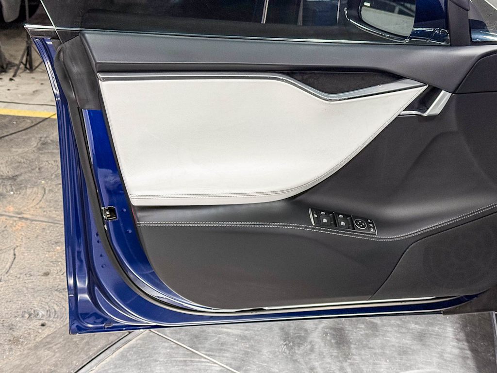 Thumbnail: 2020 Tesla Model S - 26