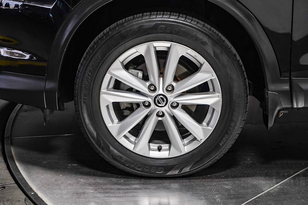 Thumbnail: 2019 Nissan Rogue Sport - 4