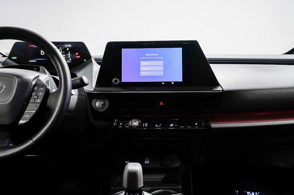 Thumbnail: 2026 Toyota Prius v - 9