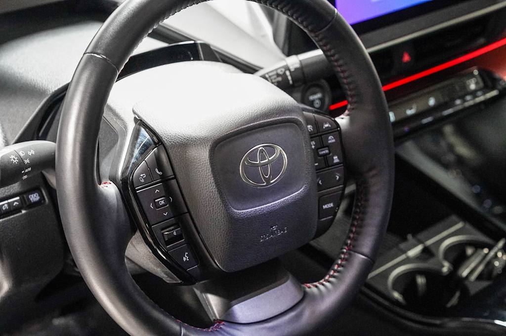 Thumbnail: 2026 Toyota Prius v - 14