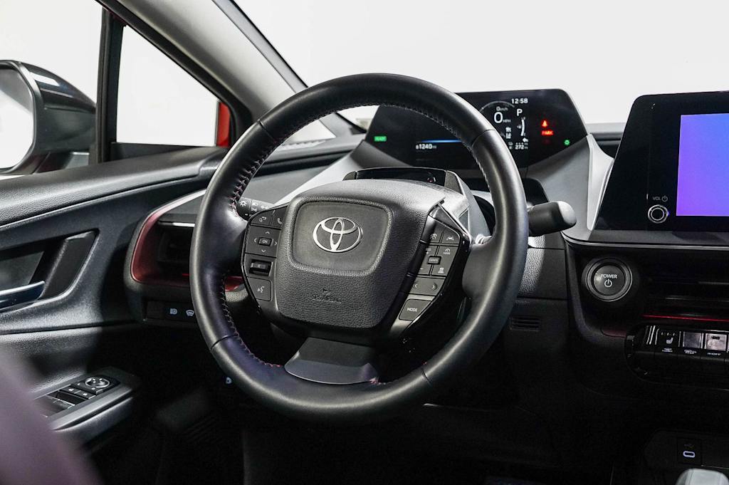 Thumbnail: 2026 Toyota Prius v - 13