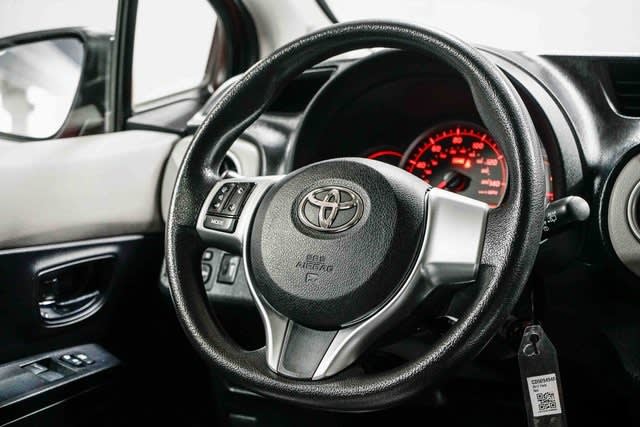 Thumbnail: 2012 Toyota Yaris - 11