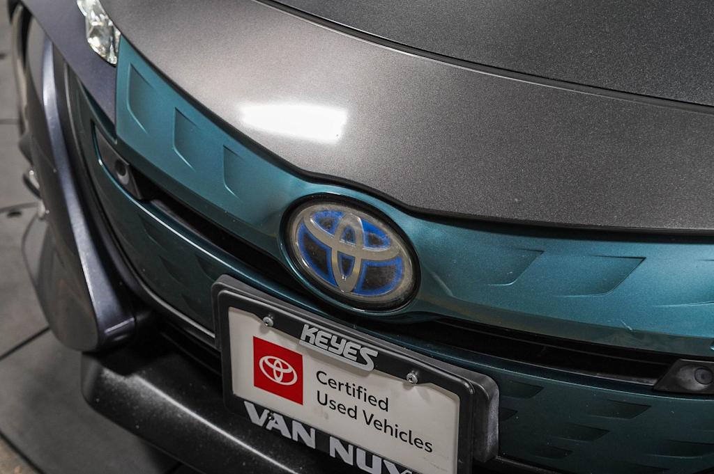 Thumbnail: 2017 Toyota Prius Prime - 6