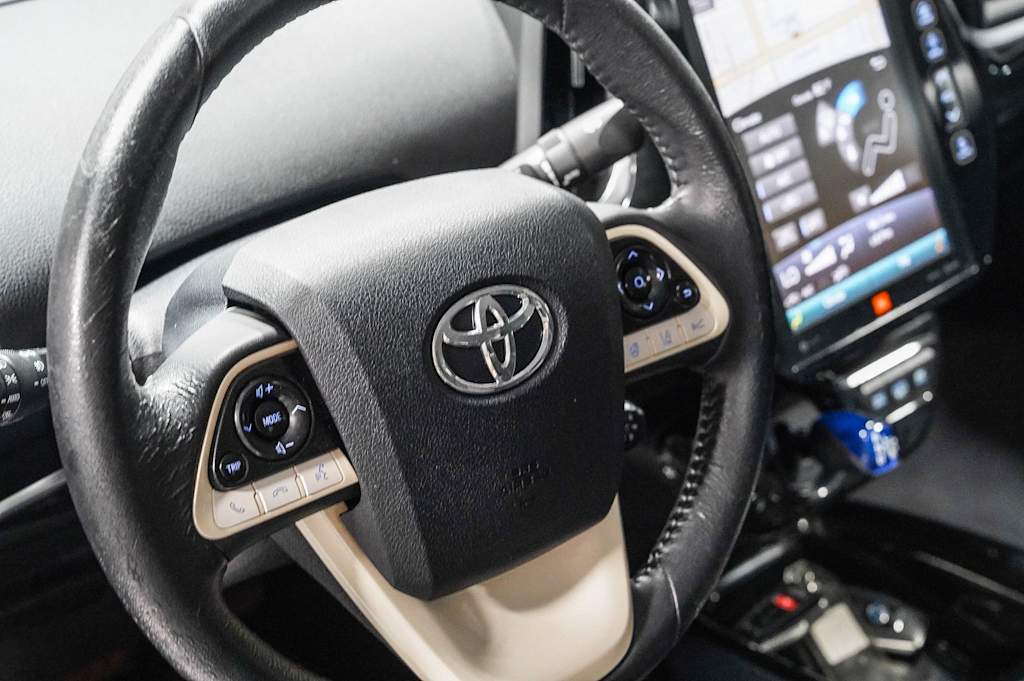 Thumbnail: 2017 Toyota Prius Prime - 14