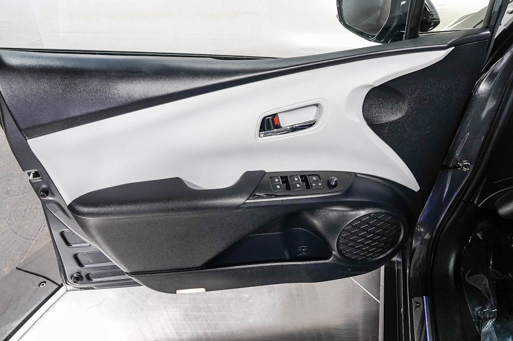 Thumbnail: 2018 Toyota Prius Prime - 25
