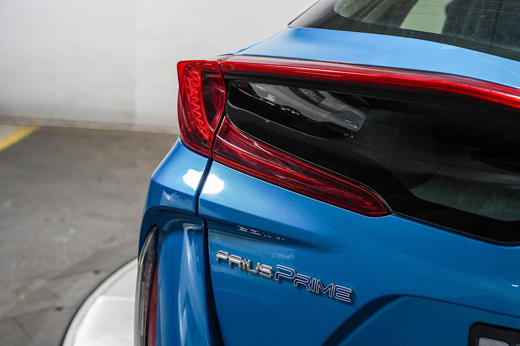 Thumbnail: 2017 Toyota Prius Prime - 21