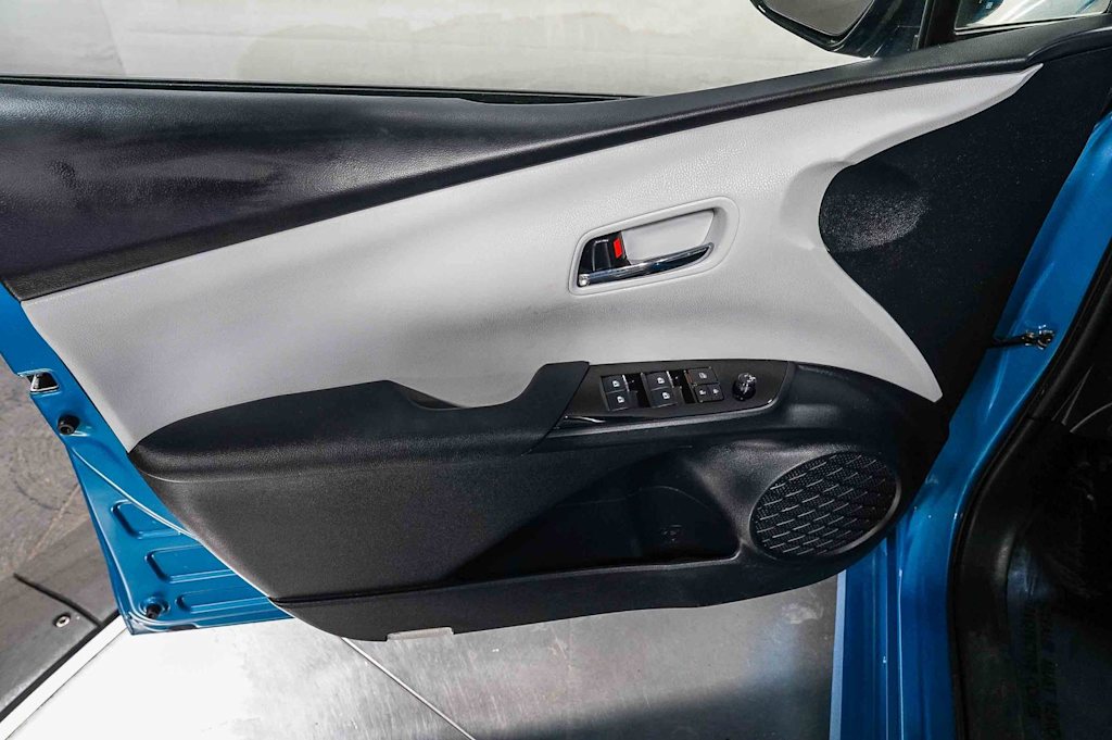Thumbnail: 2017 Toyota Prius Prime - 24