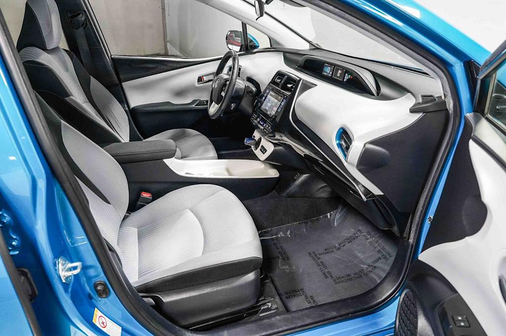 Thumbnail: 2017 Toyota Prius Prime - 10