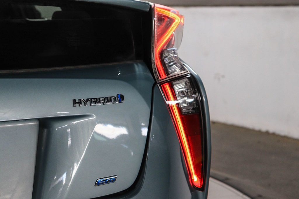 Thumbnail: 2017 Toyota Prius - 13