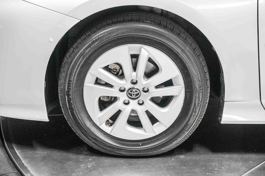 Thumbnail: 2017 Toyota Prius - 7