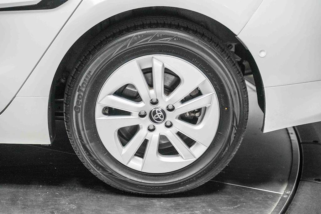Thumbnail: 2017 Toyota Prius - 19