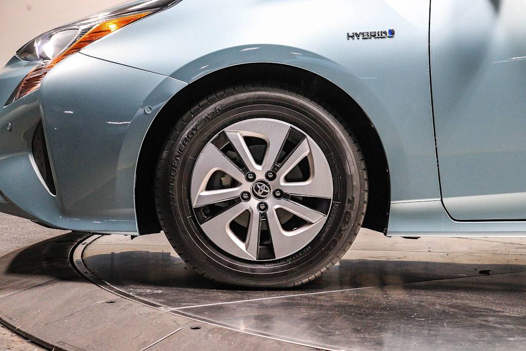 Thumbnail: 2018 Toyota Prius - 6