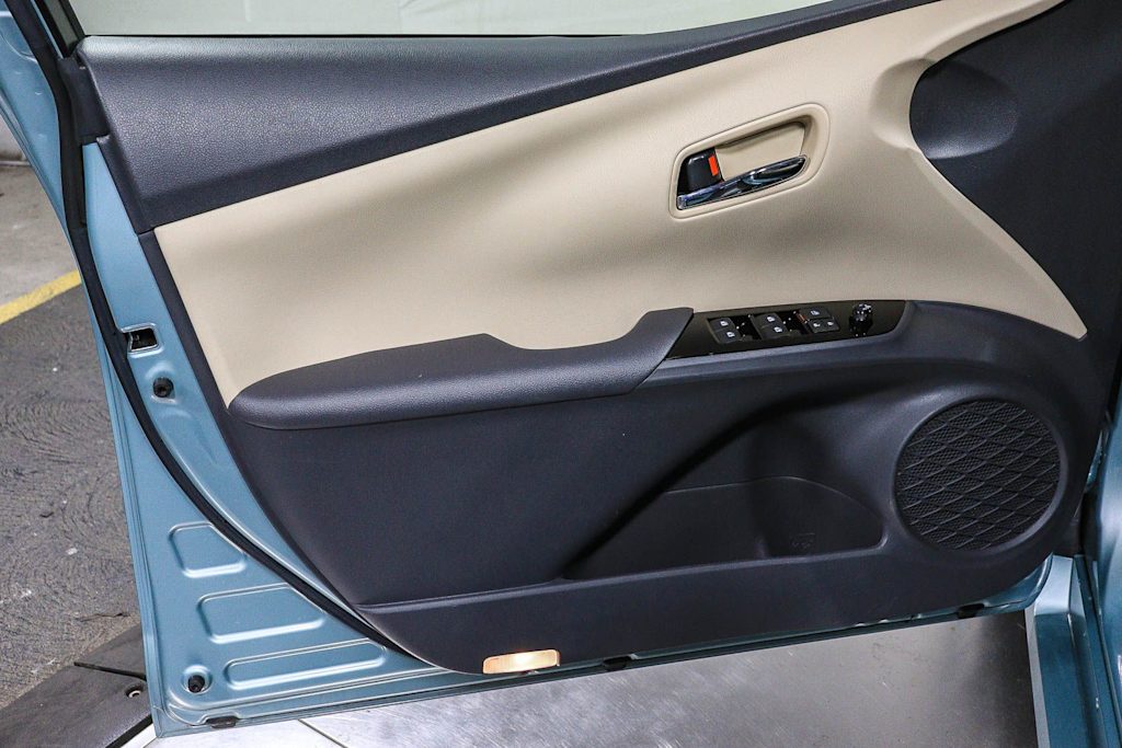 Thumbnail: 2018 Toyota Prius - 27