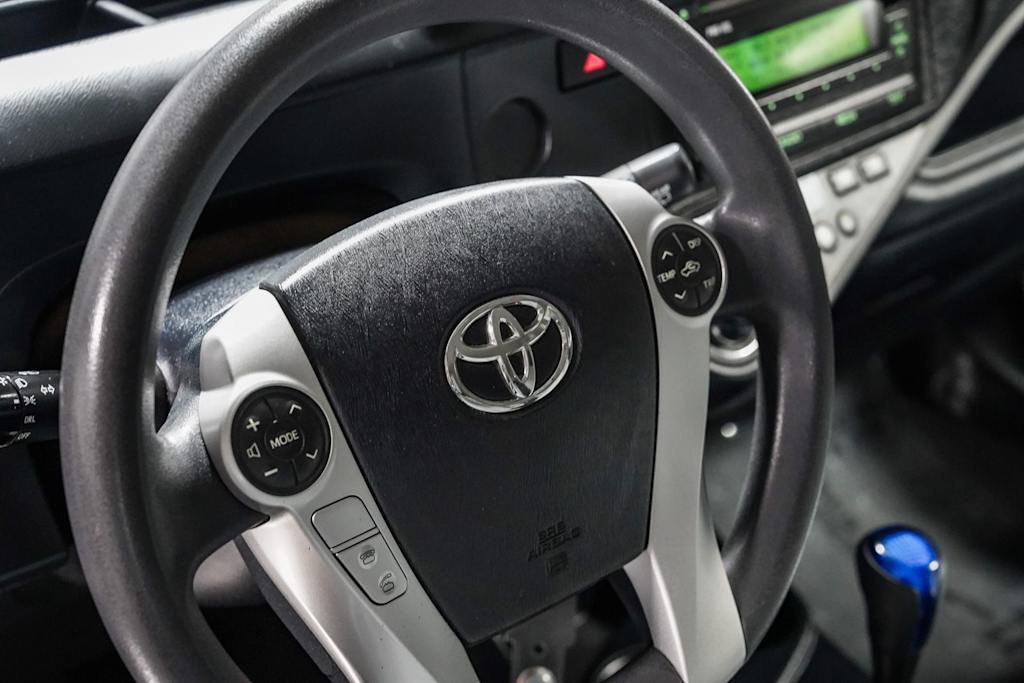 Thumbnail: 2014 Toyota Prius c - 14