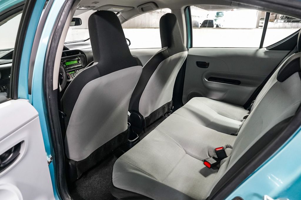 Thumbnail: 2014 Toyota Prius c - 12