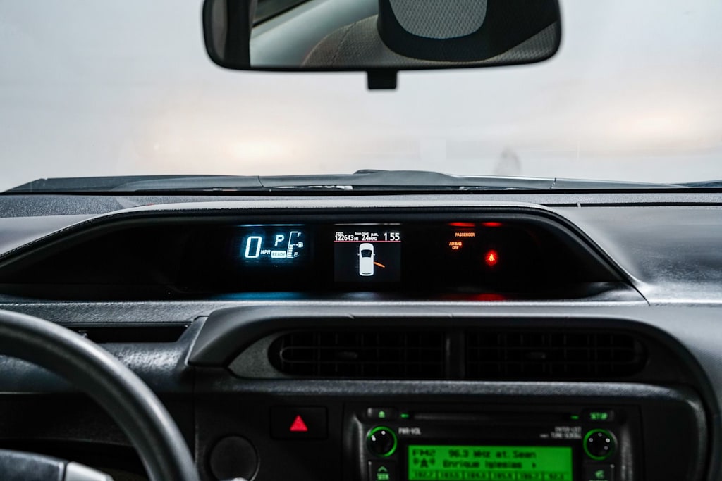 Thumbnail: 2014 Toyota Prius c - 15
