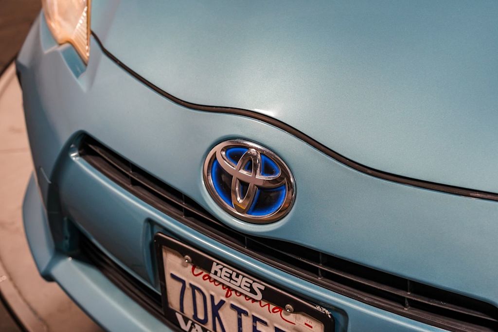Thumbnail: 2014 Toyota Prius c - 6