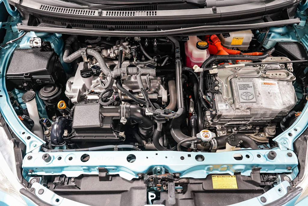 Thumbnail: 2014 Toyota Prius c - 8