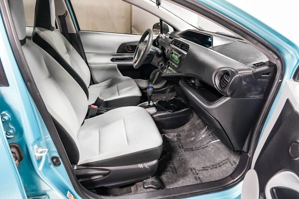 Thumbnail: 2014 Toyota Prius c - 10