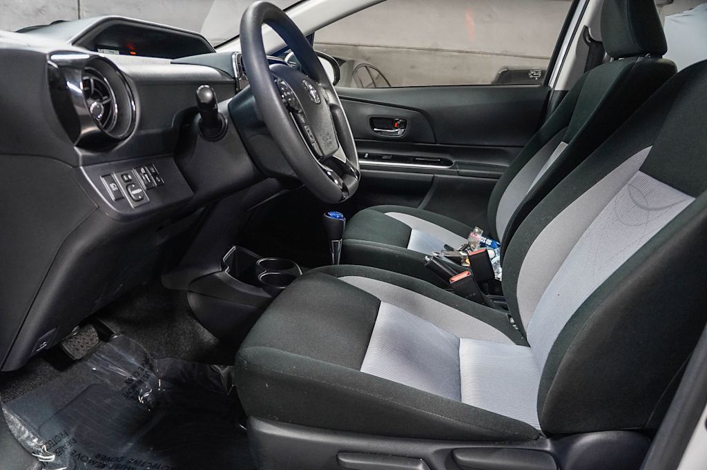 Thumbnail: 2019 Toyota Prius c - 10