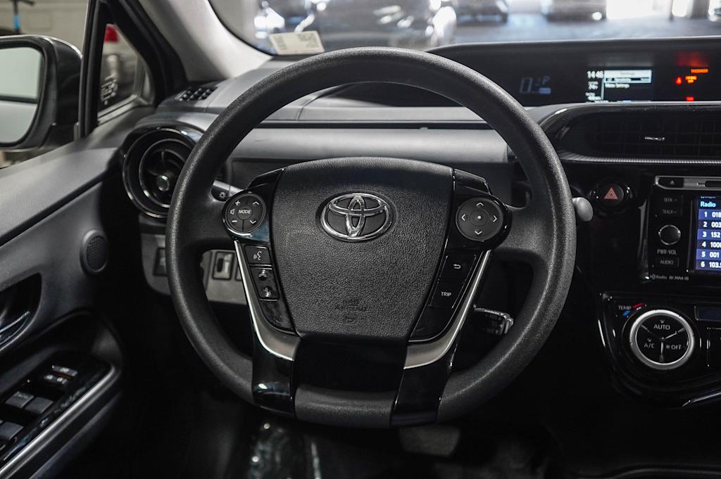 Thumbnail: 2019 Toyota Prius c - 8
