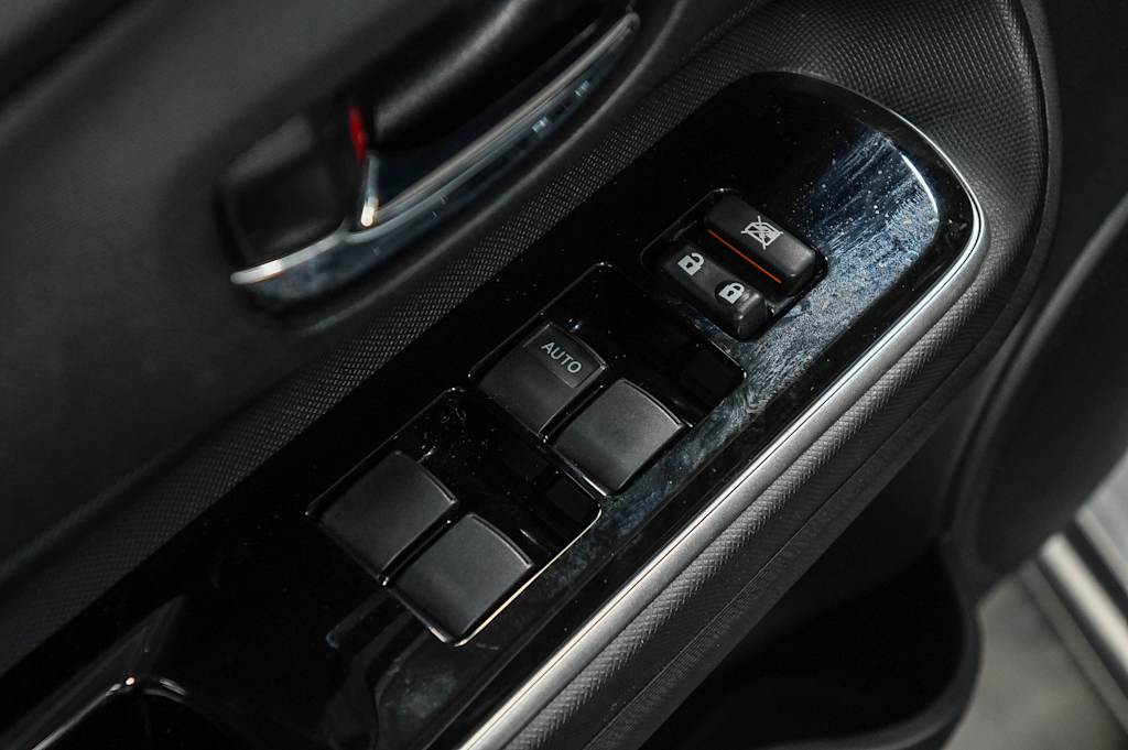 Thumbnail: 2019 Toyota Prius c - 25