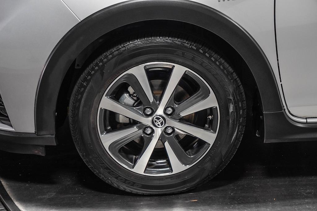 Thumbnail: 2019 Toyota Prius c - 21