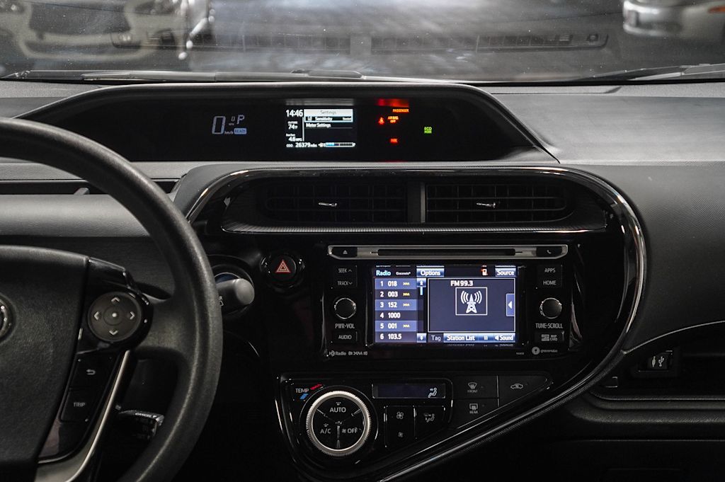 Thumbnail: 2019 Toyota Prius c - 12