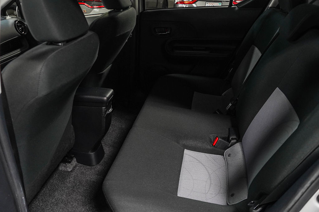 Thumbnail: 2019 Toyota Prius c - 11