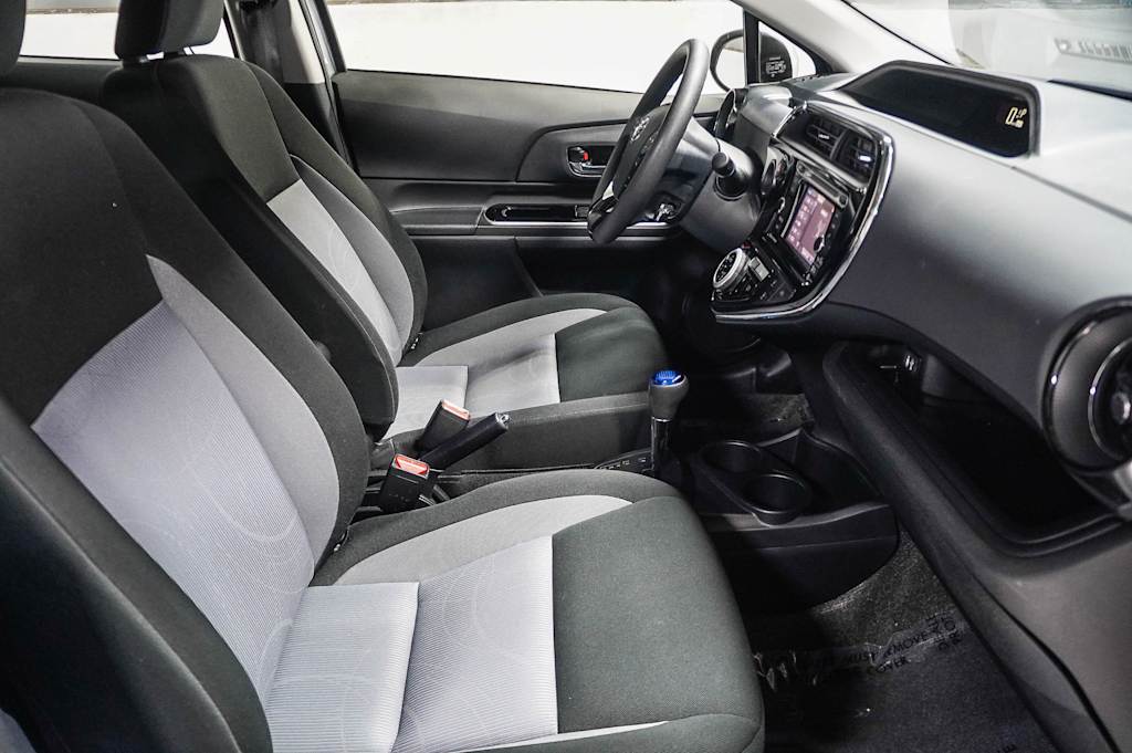 Thumbnail: 2019 Toyota Prius c - 9